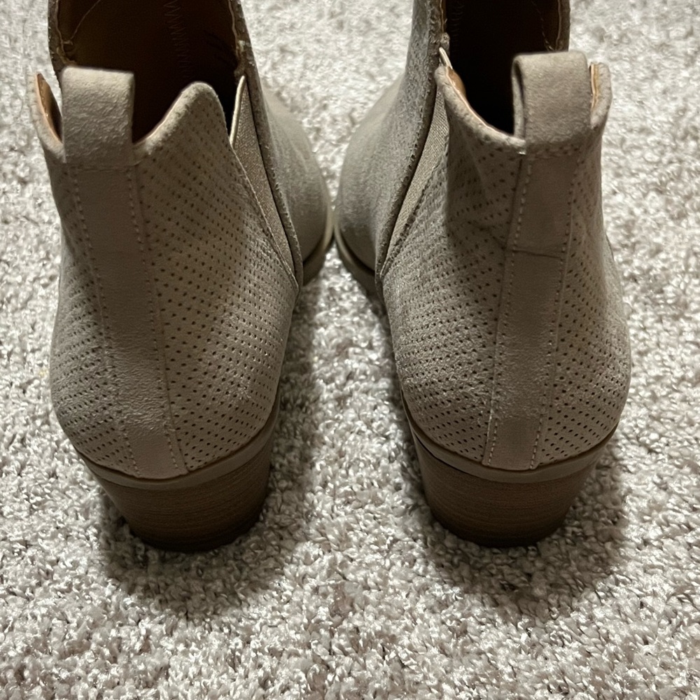 Universal Thread booties - Picture 3 of 4